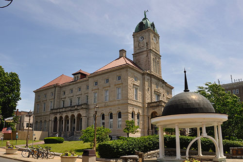 A side view of the entire Rockingham County courthouse.